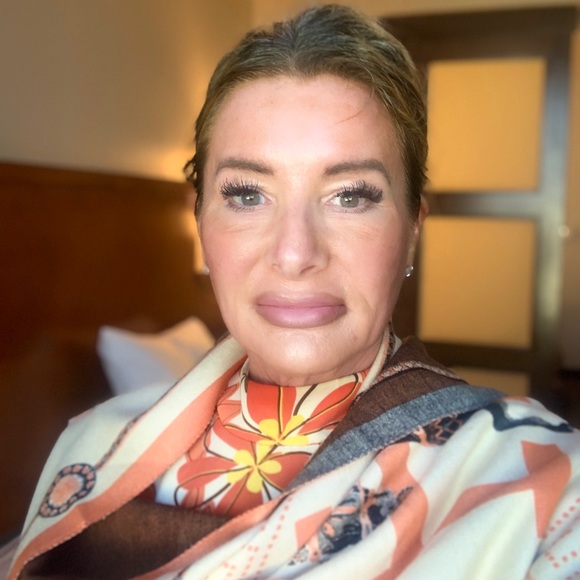 Meet your Posher, Adrienne - Picture 4 of 9